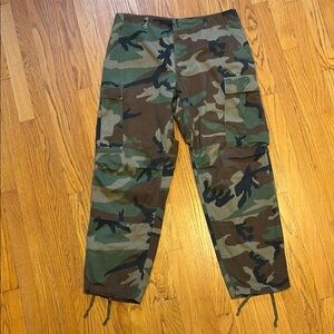 U.S. Military Trousers/Pants Woodland Camo Pattern Vitin Garment Mfg Med Short